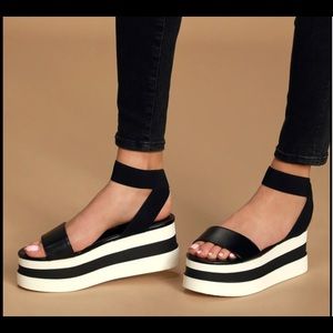 Steve Madden platform shoe, size 6.5, practically perfect condition